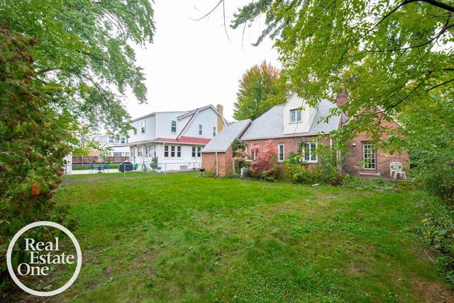 855 Loraine Street, Grosse Pointe, MI 48230