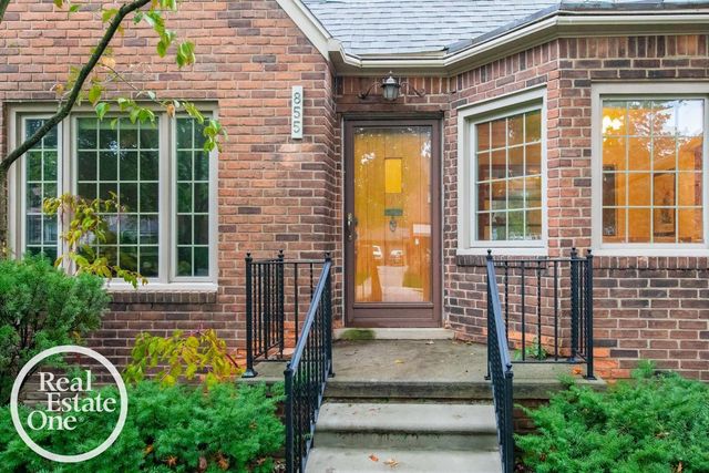 855 Loraine Street, Grosse Pointe, MI 48230