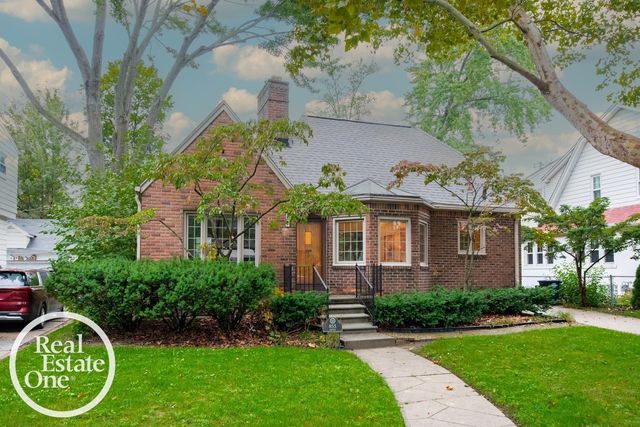 855 Loraine Street, Grosse Pointe, MI 48230