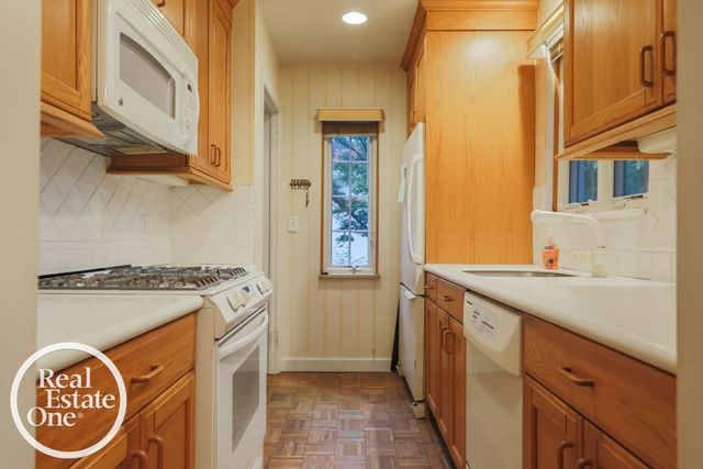 855 Loraine Street, Grosse Pointe, MI 48230