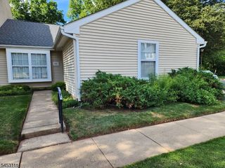 91 Stonehedge Ct 91, Franklin Twp., NJ 08873