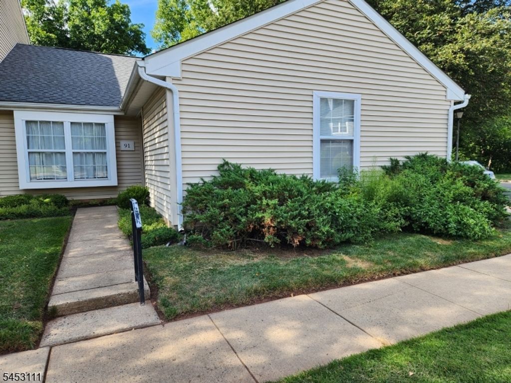 91 Stonehedge Ct 91, Franklin Twp., NJ 08873