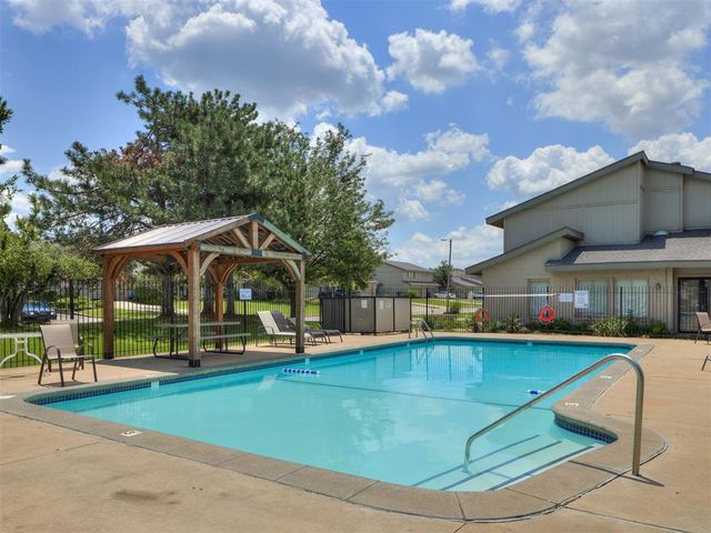 10011 Hefner Village Terrace, Oklahoma City, OK 73162