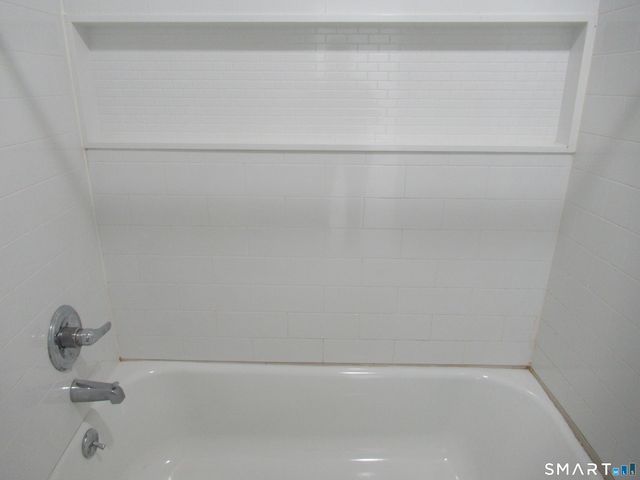 81 Jetland Street 2, Bridgeport, CT 06605