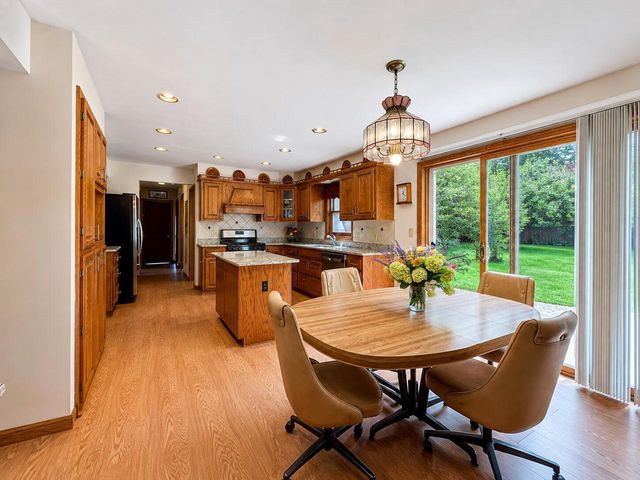 12231 W White Oak DRIVE, Greenfield, WI 53228