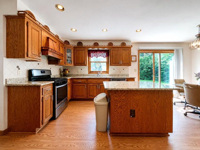 12231 W White Oak DRIVE, Greenfield, WI 53228