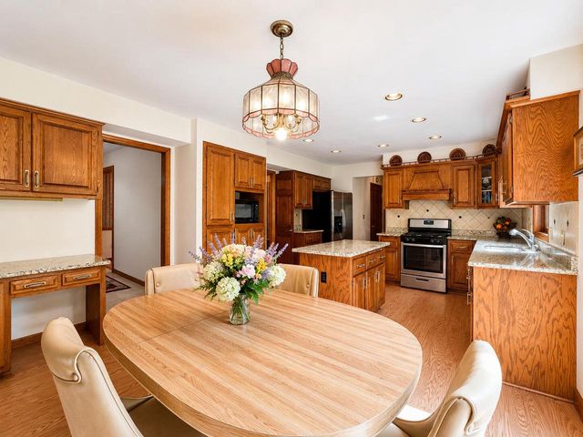 12231 W White Oak DRIVE, Greenfield, WI 53228