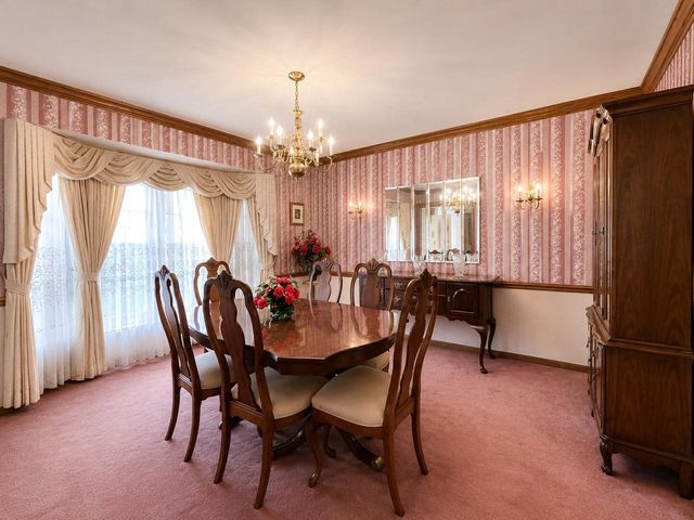 12231 W White Oak DRIVE, Greenfield, WI 53228