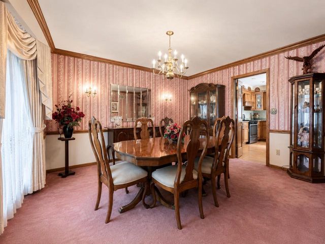 12231 W White Oak DRIVE, Greenfield, WI 53228