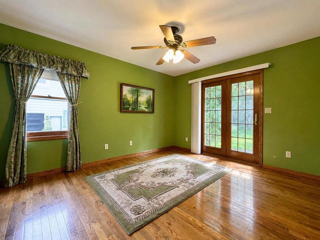 12231 W White Oak DRIVE, Greenfield, WI 53228