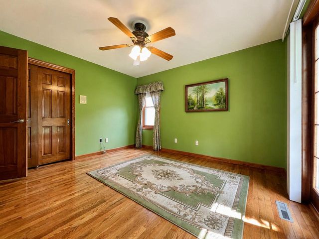 12231 W White Oak DRIVE, Greenfield, WI 53228