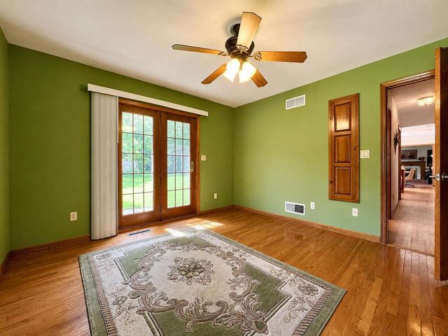 12231 W White Oak DRIVE, Greenfield, WI 53228