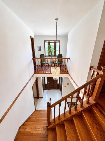 12231 W White Oak DRIVE, Greenfield, WI 53228
