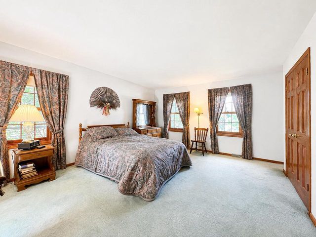 12231 W White Oak DRIVE, Greenfield, WI 53228