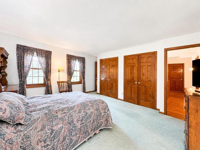 12231 W White Oak DRIVE, Greenfield, WI 53228