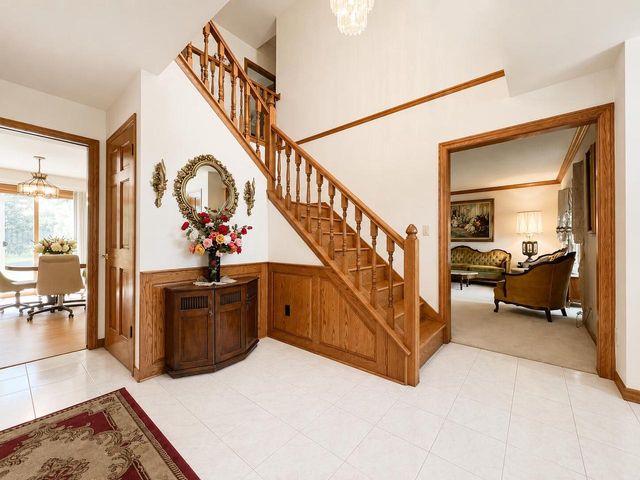 12231 W White Oak DRIVE, Greenfield, WI 53228