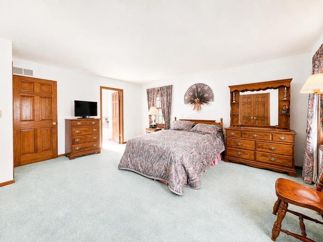 12231 W White Oak DRIVE, Greenfield, WI 53228