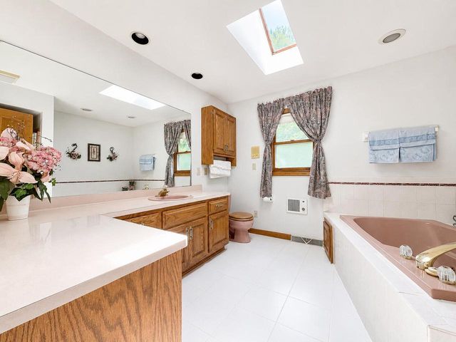 12231 W White Oak DRIVE, Greenfield, WI 53228