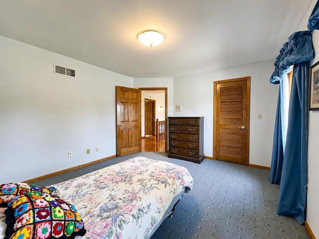 12231 W White Oak DRIVE, Greenfield, WI 53228