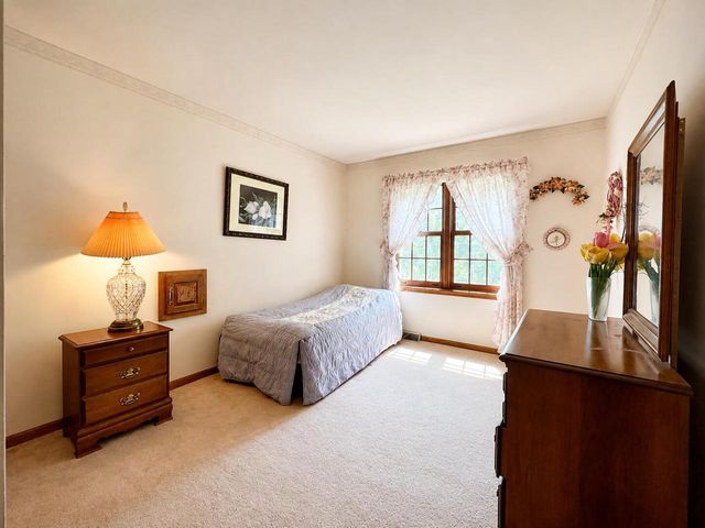 12231 W White Oak DRIVE, Greenfield, WI 53228