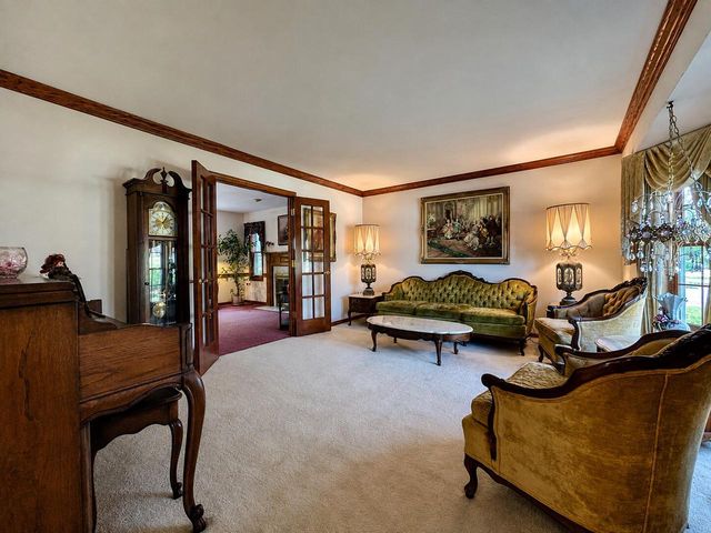 12231 W White Oak DRIVE, Greenfield, WI 53228