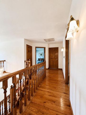 12231 W White Oak DRIVE, Greenfield, WI 53228