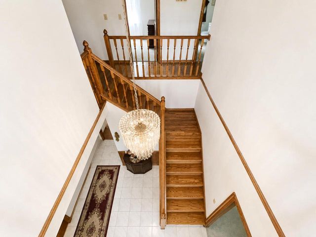12231 W White Oak DRIVE, Greenfield, WI 53228