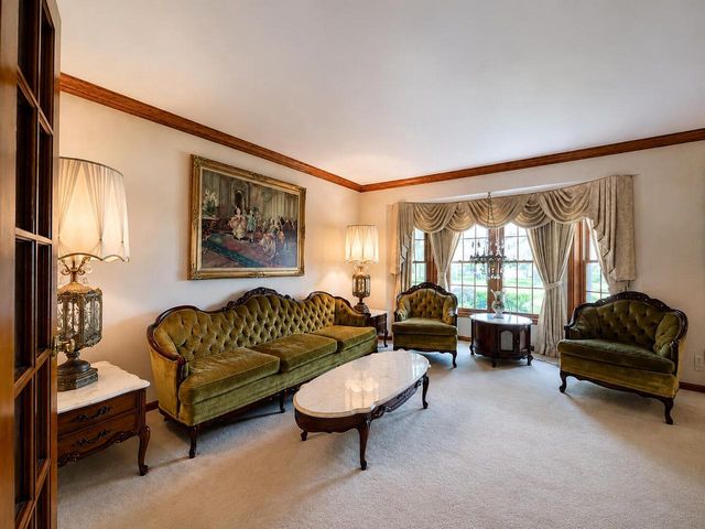 12231 W White Oak DRIVE, Greenfield, WI 53228