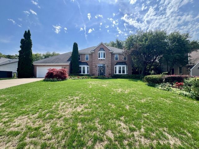 12231 W White Oak DRIVE, Greenfield, WI 53228