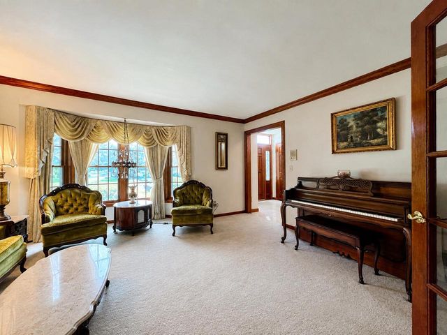 12231 W White Oak DRIVE, Greenfield, WI 53228