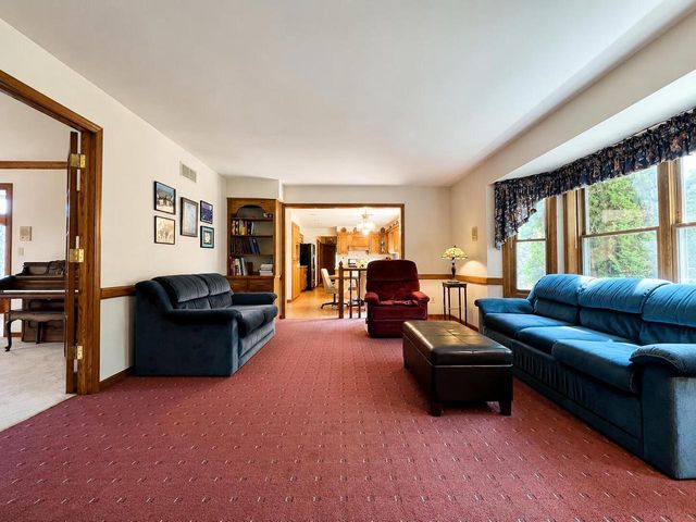 12231 W White Oak DRIVE, Greenfield, WI 53228