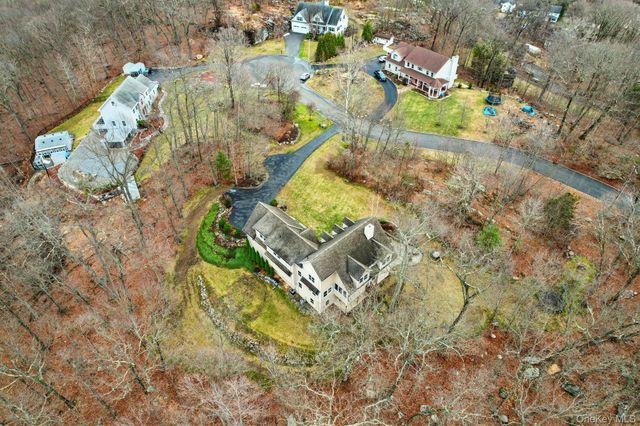 25 Navajo Trail, Sloatsburg, NY 10974