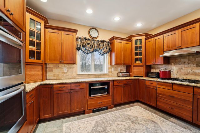 25 Navajo Trail, Sloatsburg, NY 10974