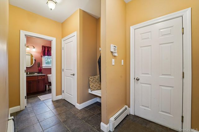 25 Navajo Trail, Sloatsburg, NY 10974