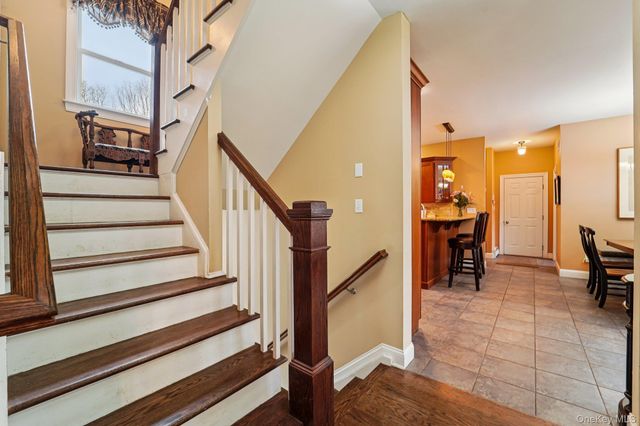 25 Navajo Trail, Sloatsburg, NY 10974