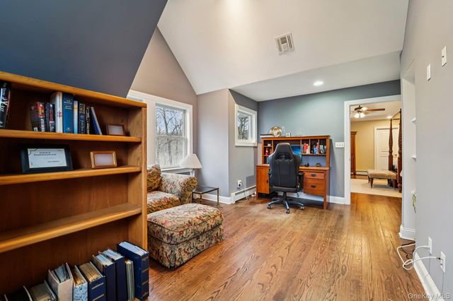 25 Navajo Trail, Sloatsburg, NY 10974