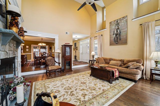 25 Navajo Trail, Sloatsburg, NY 10974