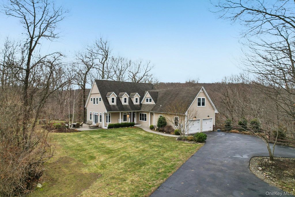 25 Navajo Trail, Sloatsburg, NY 10974