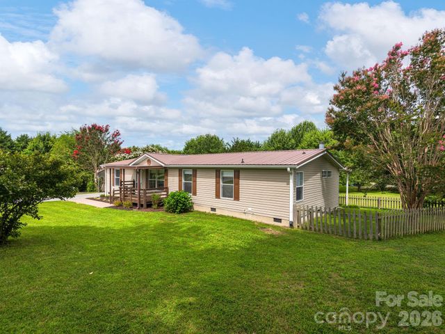 260 Divide Loop, Flat Rock, NC 28731
