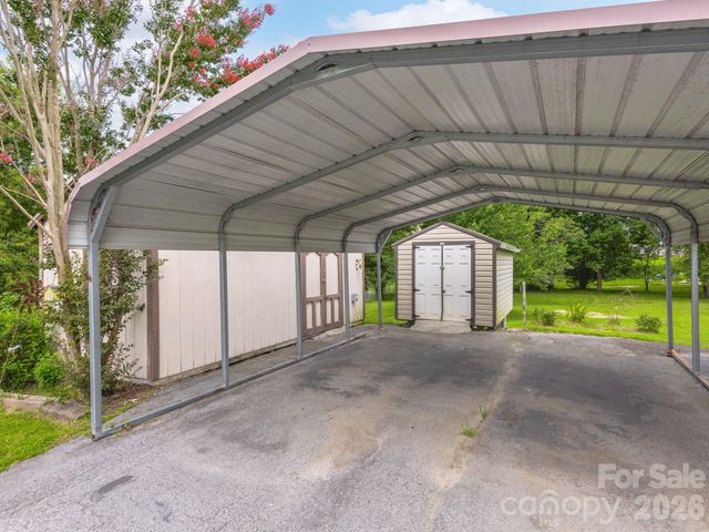260 Divide Loop, Flat Rock, NC 28731