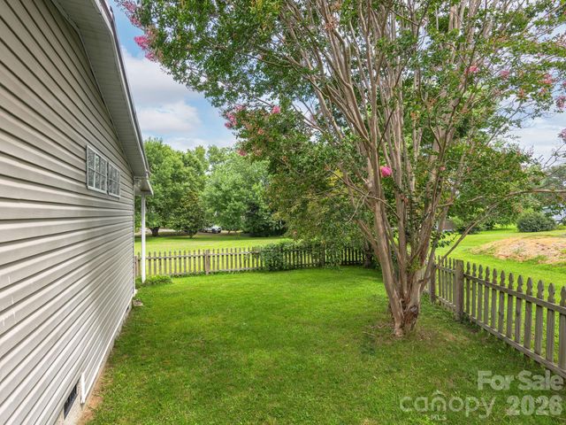 260 Divide Loop, Flat Rock, NC 28731