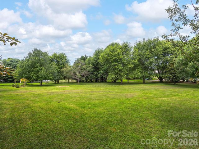 260 Divide Loop, Flat Rock, NC 28731