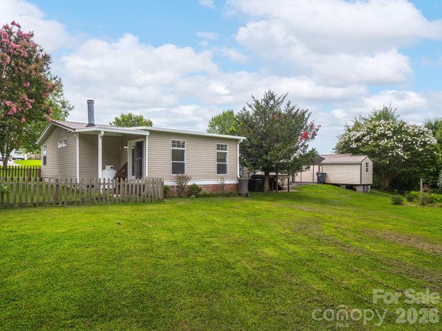 260 Divide Loop, Flat Rock, NC 28731