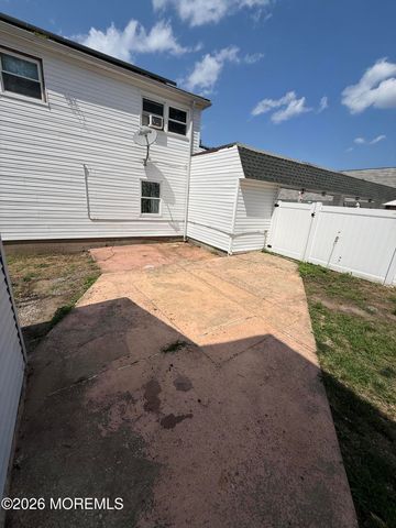 5 Leroy Place, Keansburg, NJ 07734