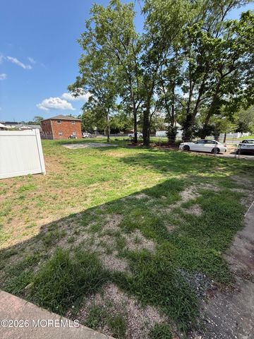 5 Leroy Place, Keansburg, NJ 07734