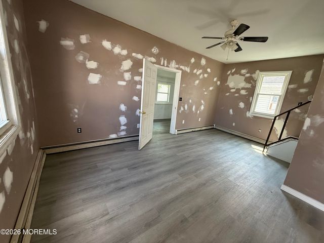5 Leroy Place, Keansburg, NJ 07734