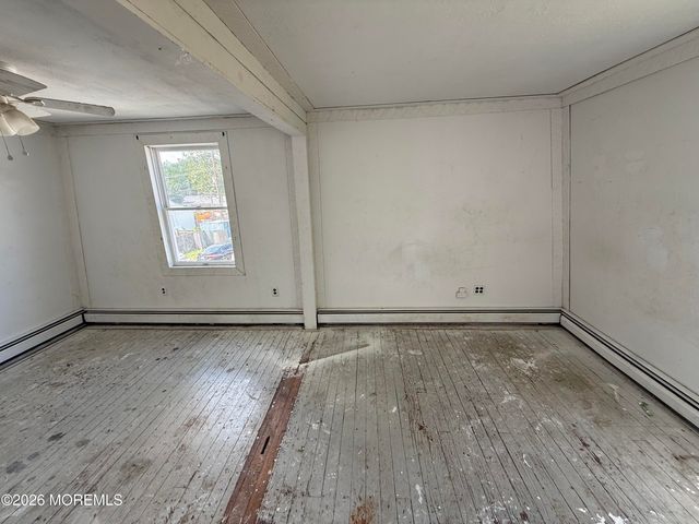 5 Leroy Place, Keansburg, NJ 07734