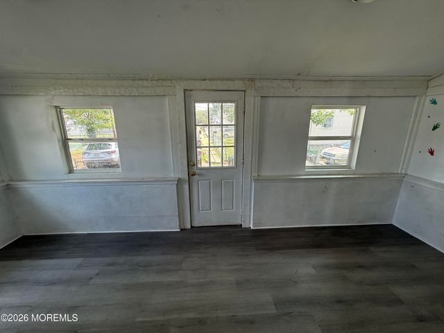 5 Leroy Place, Keansburg, NJ 07734