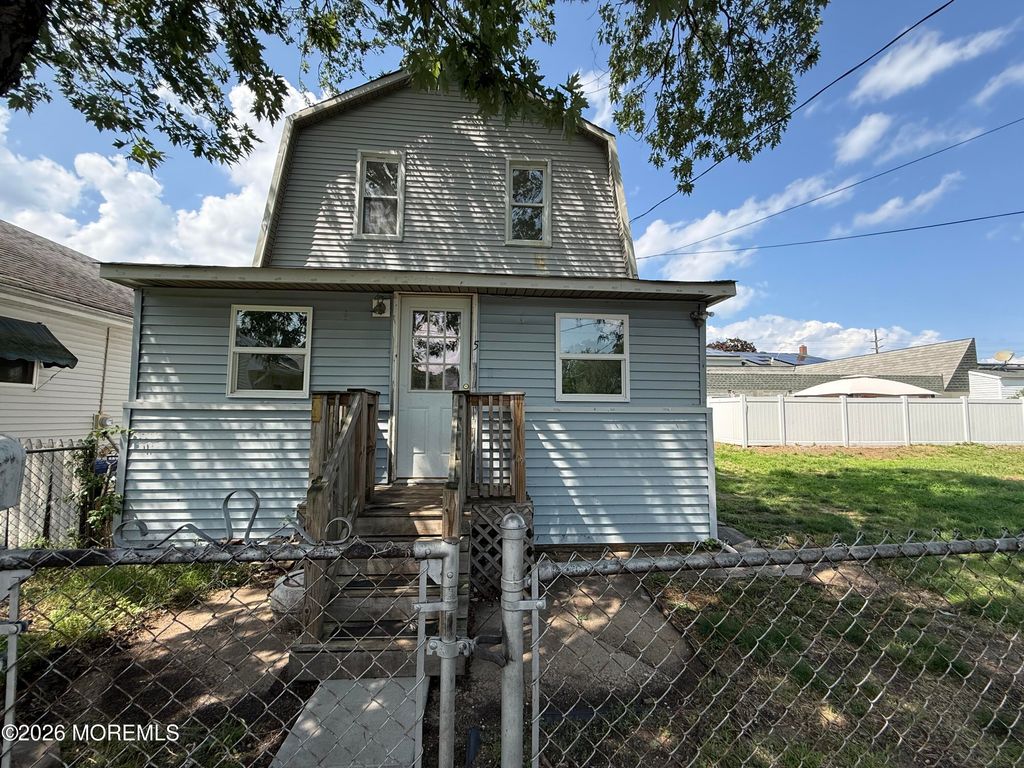 5 Leroy Place, Keansburg, NJ 07734