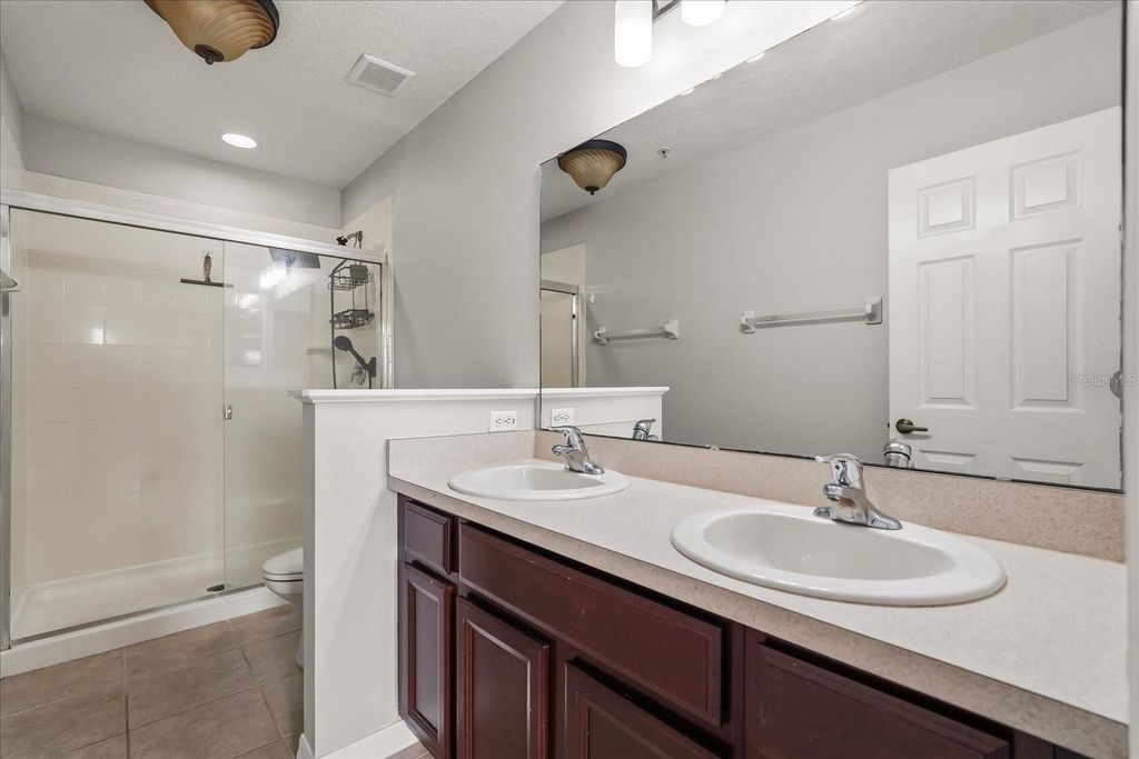 Image 22 of property listing at 13536 TEA ROSE WAY 119, Orlando, FL 32824